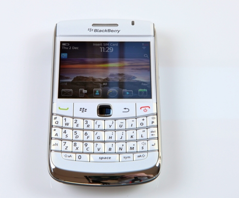 blackberry-9780-white-4.jpg