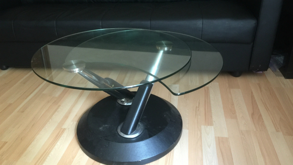可旋转的玻璃桌，意大利产。