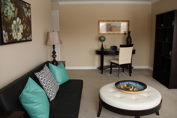 1420-Huron-Staged-Livingroom-facing-entryway.jpg